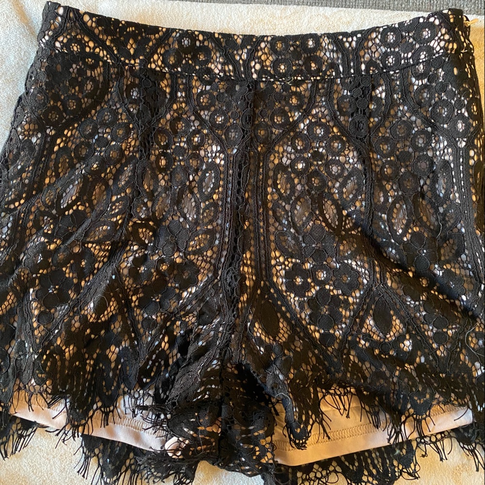 Forever‎ 21 Lace Shorts - Picture 2 of 5